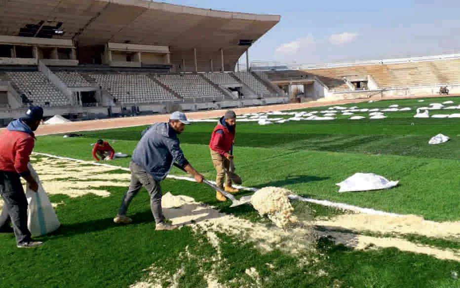 أعمال تجهيز أرضية ملعب مدينة درعا